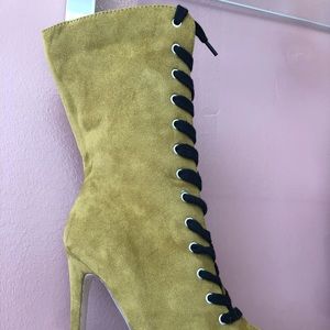 Meet your Posher, Whitney